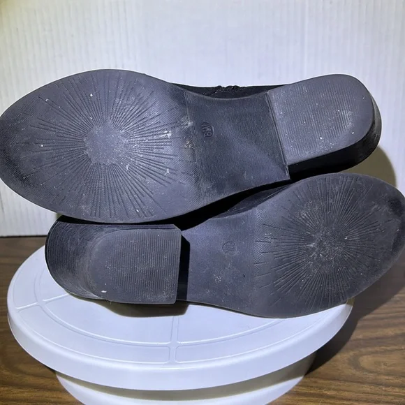 BOOT SALE Hot tomato black booties size 8.5 M black suede 3” heel - Picture 5 of 5